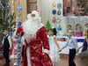 Дети водят хоровод с Дедом Морозом