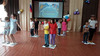 Дети участвуют в танцевальном конкурсе