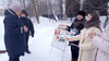 активисты акции рассказывают родителям о Блокадном Ленинграде