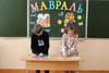Дети собирают пазл
