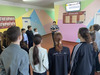 педагог проводи беседу с учащимися